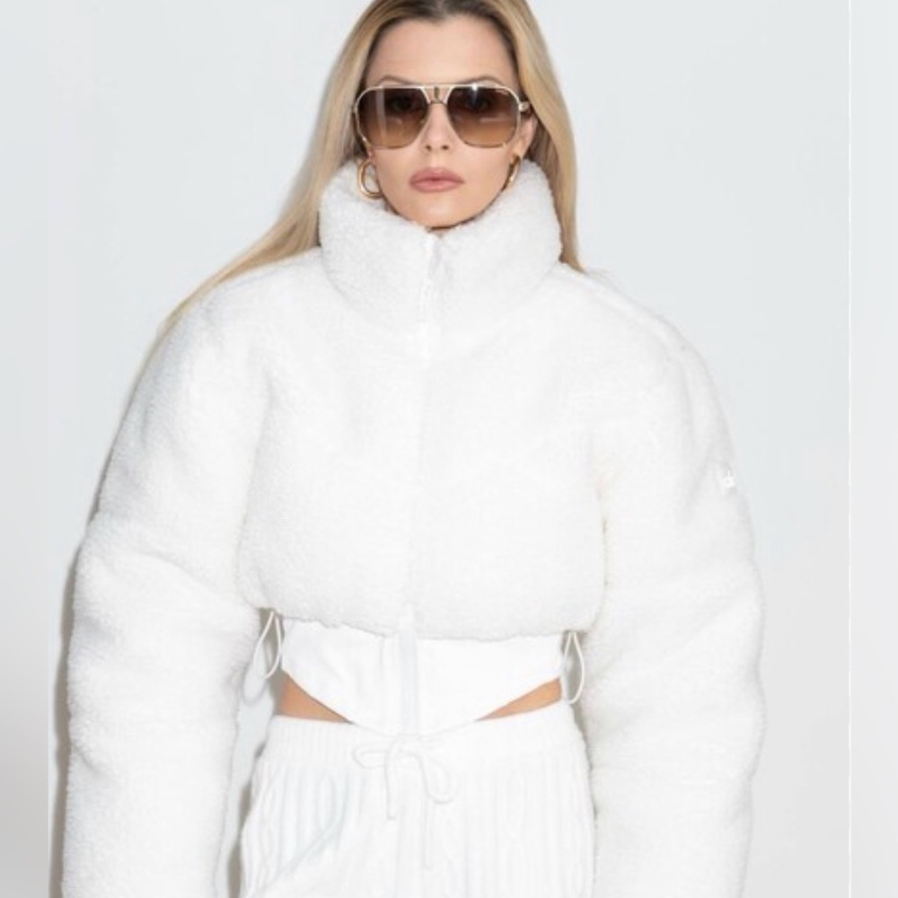 ALO Sherpa Main Act Corset Puffer Jacket Coat Great Condition Medium Ivory Cream